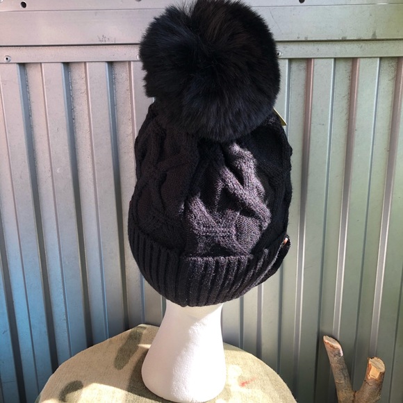 POM POM BEANIE - Picture 4 of 10